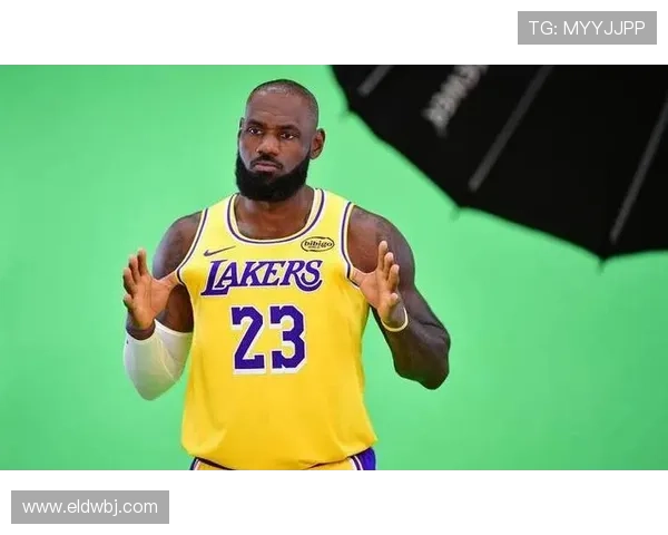 詹姆斯复出首战带领湖人逆转胜勇士 勇士三分火力全开却遗憾败北